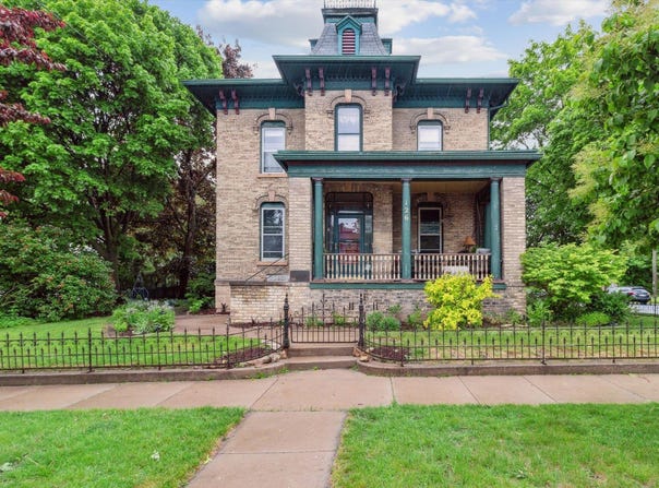126 E Washington Street, Stoughton, WI 53589-1736