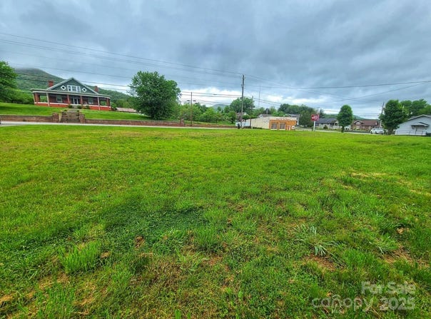 E Main Street, Burnsville, NC 28714