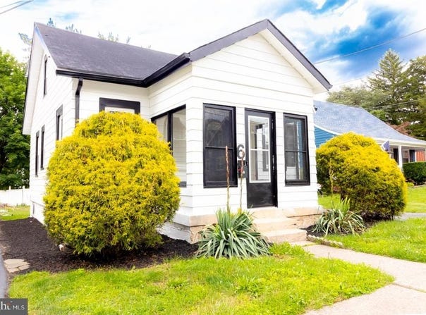 6 NEW HILLCREST AVENUE, TRENTON, NJ 08638