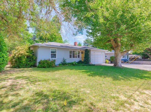 425 NE Baker Drive, Grants Pass, OR 97526