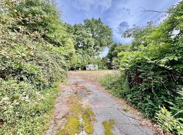 1303 McCormick Hwy, Greenwood, SC 29649