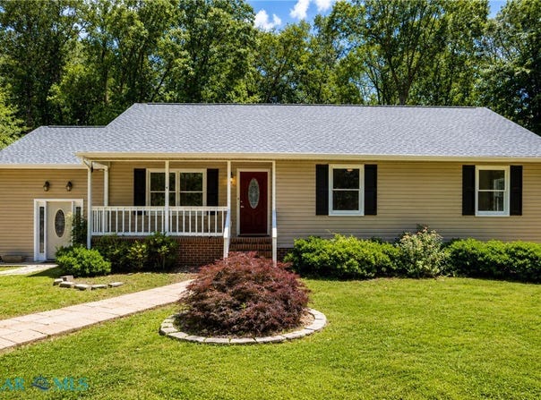 8253 Manor Drive, Gloucester, VA 23061