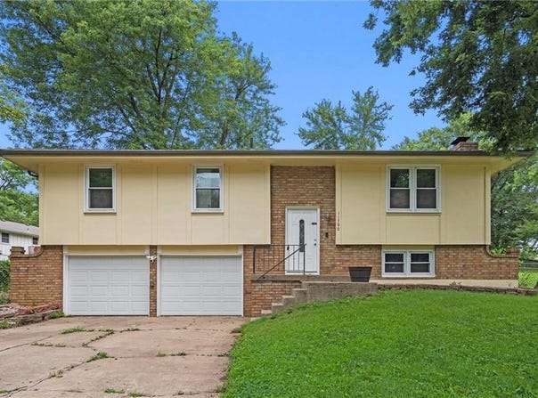 11790 Flint Street, Platte City, MO 64079