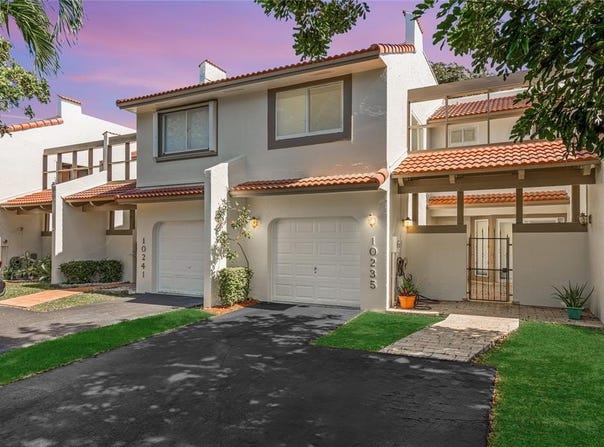 10235 NW 46th St, Doral, FL 33178