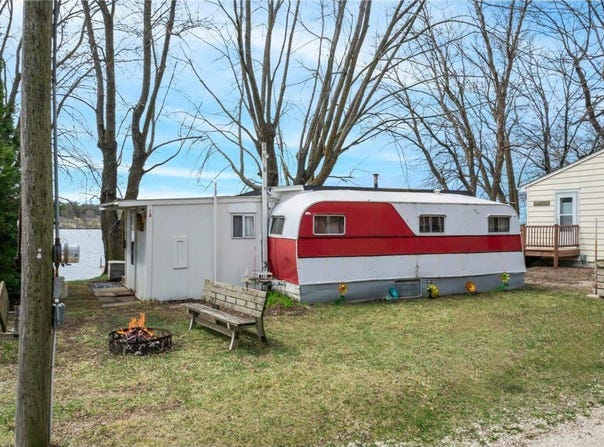 6000 Fairbanks Path, Wells Twp, MN 55021