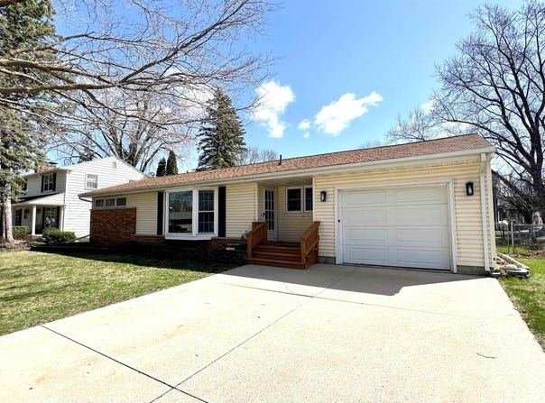 95 Lakeview Drive, Mason City, IA 50401