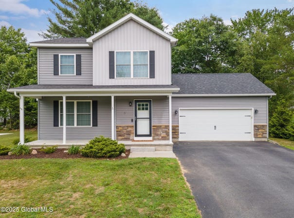 5 Heather Lane, Corinth, NY 12822