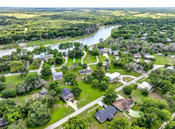 112 Lake Forrest Drive, Seguin, TX 78155