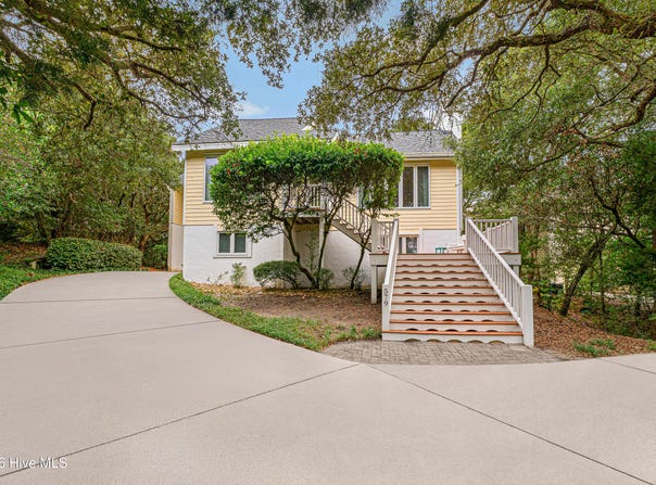 579 Coral Ridge Road, Pine Knoll Shores, NC 28512