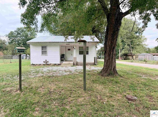 210 S 6th Street, Deepwater, MO 64740
