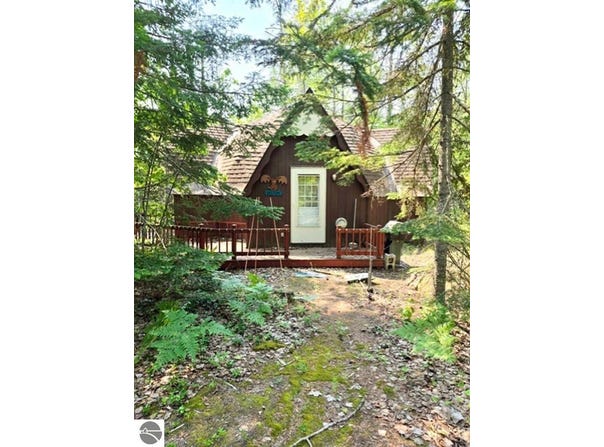 8285 N Beaver Road, Paradise, MI 49768