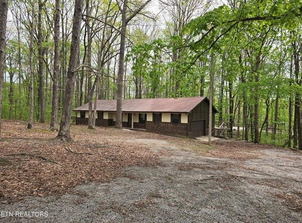 549 Yellow Cliff Estate Rd, Jamestown, TN 38556