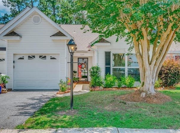 629 Spring Lake Drive W, Mobile, AL 36695