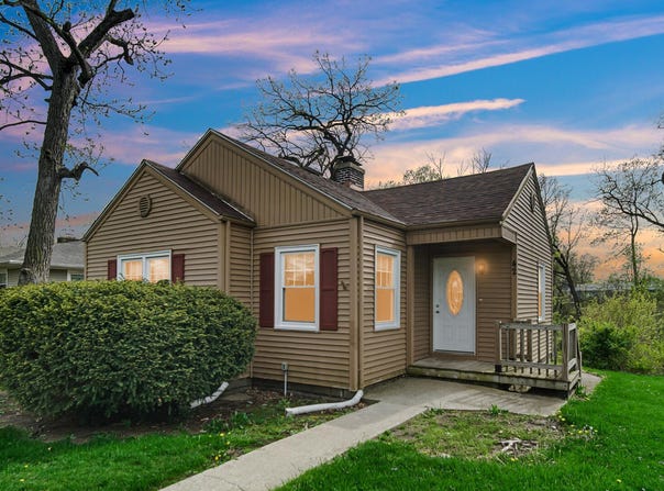 42 Indian Trail, Merrillville, IN 46410