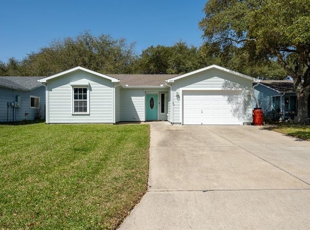 125 Breezy St., ROCKPORT, TX 78382