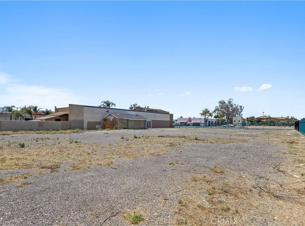 9491 Sierra Avenue, Fontana, CA 92335