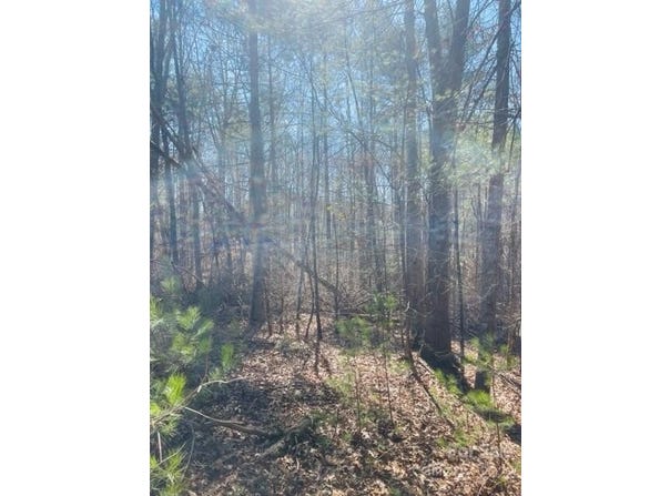R and S Circle, Hickory, NC 28601