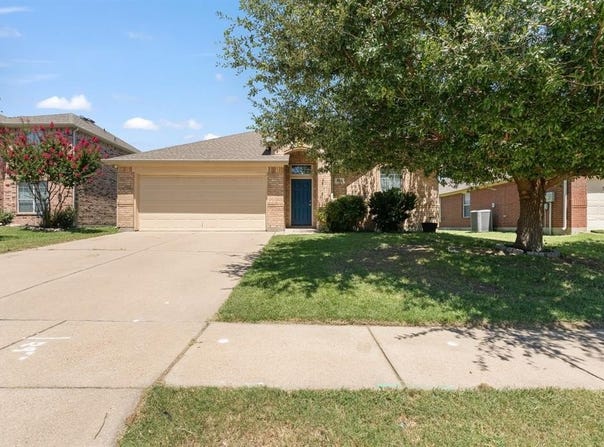 904 Brighton Way, Burleson, TX 76028