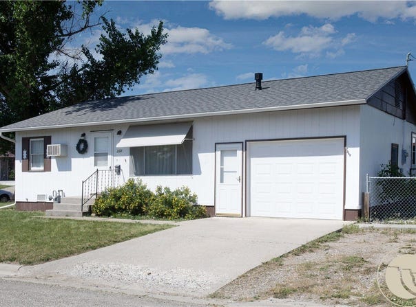 204 N Lewis Avenue, Hardin, MT 59034