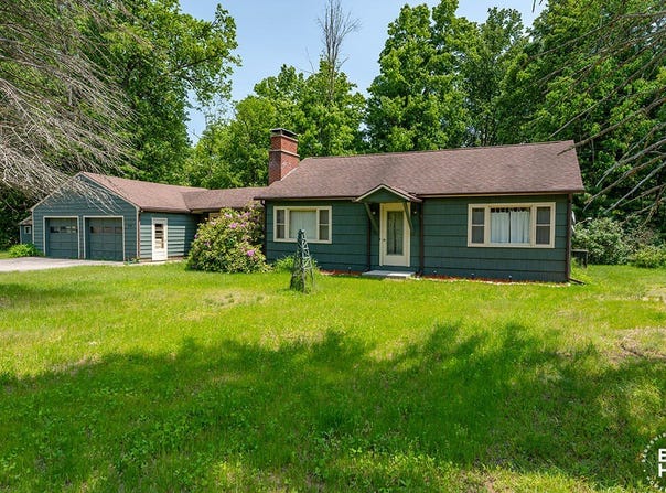 6122 US Route 9, Elizabethtown, NY 12932