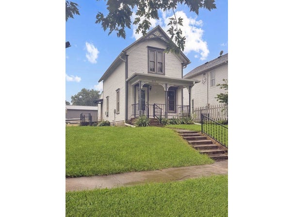 213 Main Street, Leaf River, IL 61047