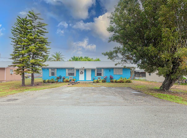 1043 NE 20th Street, Belle Glade, FL 33430