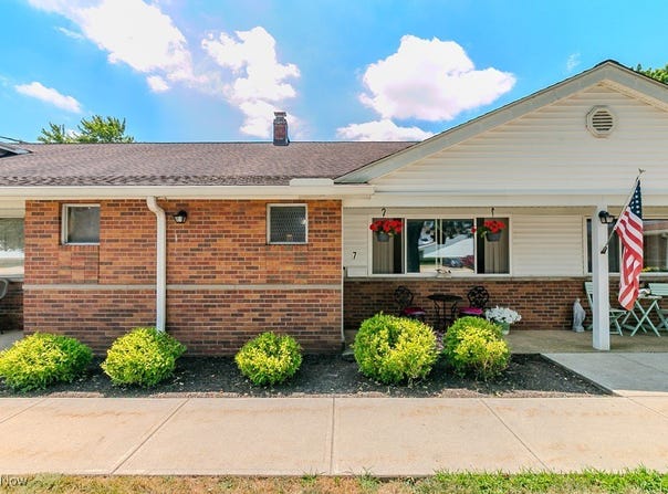 25315 Clubside Dr Boulevard unit: 7, North Olmsted, OH 44070