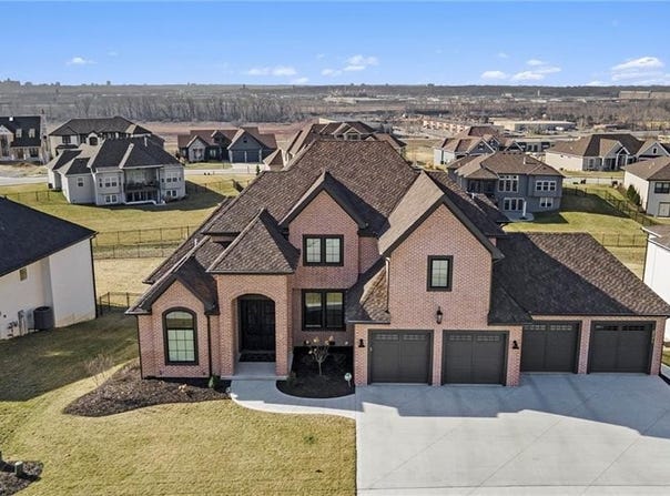 2171 NW Palisades Drive, Riverside, MO 64150