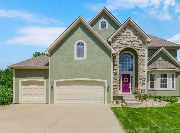 16211 S Locust Street, Olathe, KS 66062