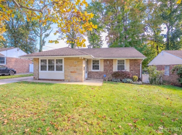 17 Melville Road, Edison, NJ 08817