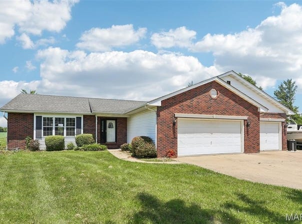 2 Stone Drive, Highland, IL 62249