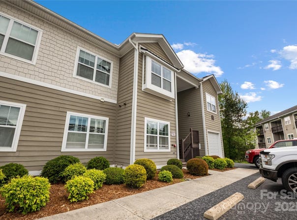 124 Foxden Drive, Fletcher, NC 28732