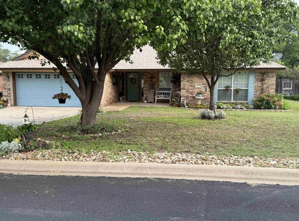 1404 E Johnson Street, Burnet, TX 78611