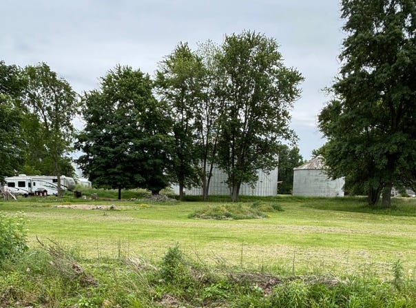 109 North, Hutsonville, IL 62433