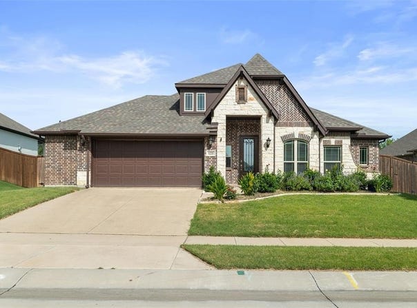 1221 Brookview Drive, Justin, TX 76247