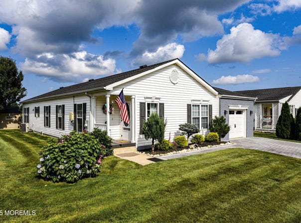 6 Hillsdale Court, Manahawkin, NJ 08050