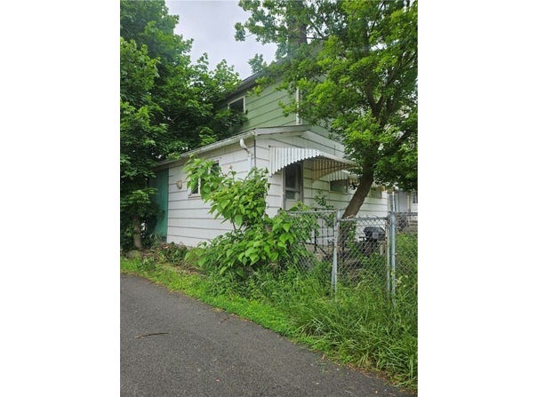 340 S Chestnut St, City of But SW, PA 16001