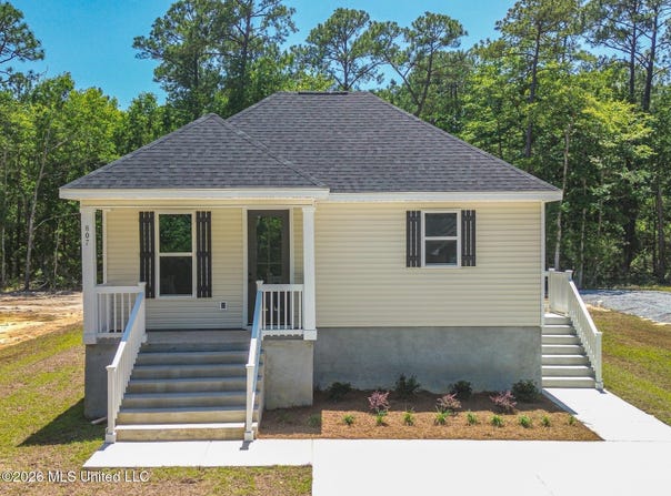 807 Bay Street, Ocean Springs, MS 39564