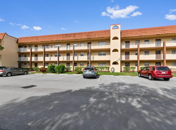 8821 Sunrise Lakes Boulevard, Sunrise, FL 33322