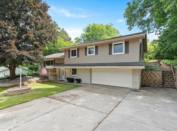 310 Maple Ct, Random Lake, WI 53075