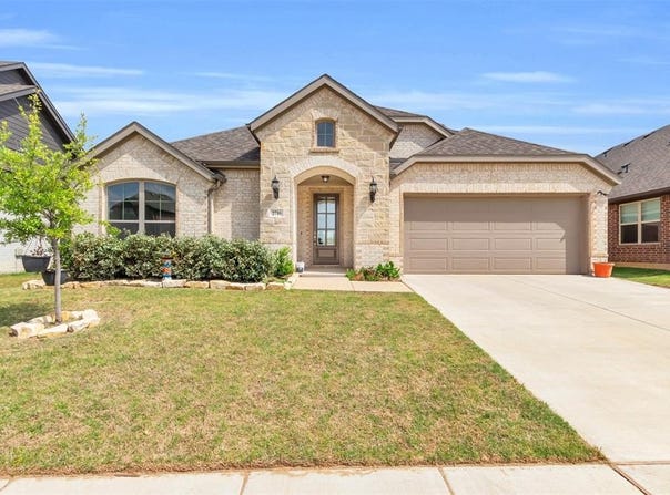 2716 Richard Street, Burleson, TX 76028