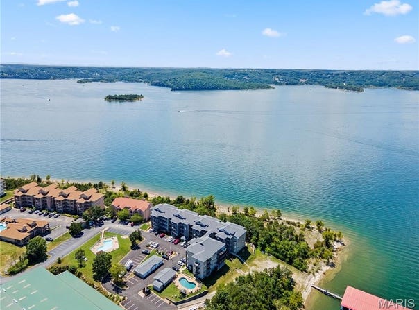 700 Emerald Pointe Drive, Hollister, MO 65672
