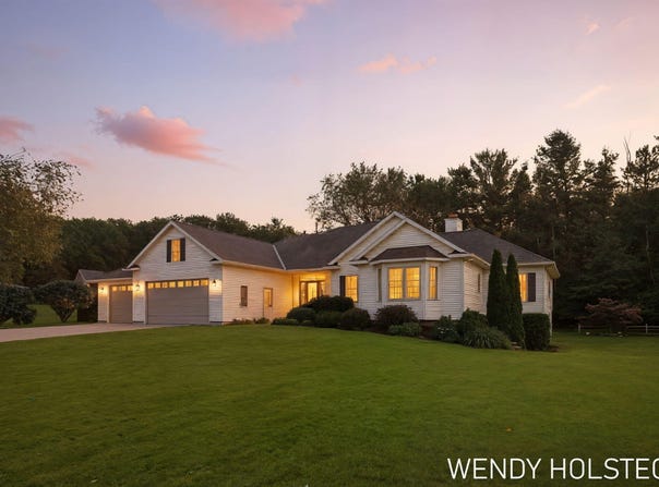 2060 Leisure Boulevard, Holland, MI 49424