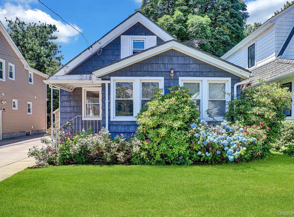 100 Irving Avenue, Floral Park, NY 11001