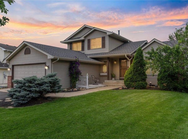 9592 77th Street S, Cottage Grove, MN 55016