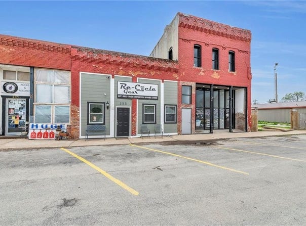 255 Main Street, Holt, MO 64048