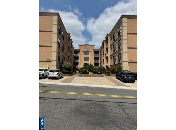 8915 Bergenwood Avenue 20, North Bergen, NJ 07047