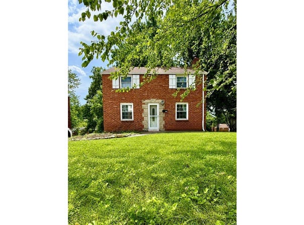 5251 Fieldcrest Dr, Whitehall, PA 15236