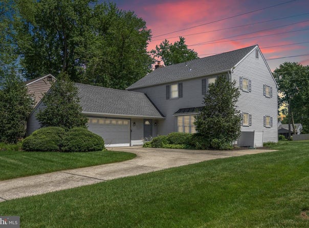 325 TENBY CHASE DRIVE, DELRAN, NJ 08075