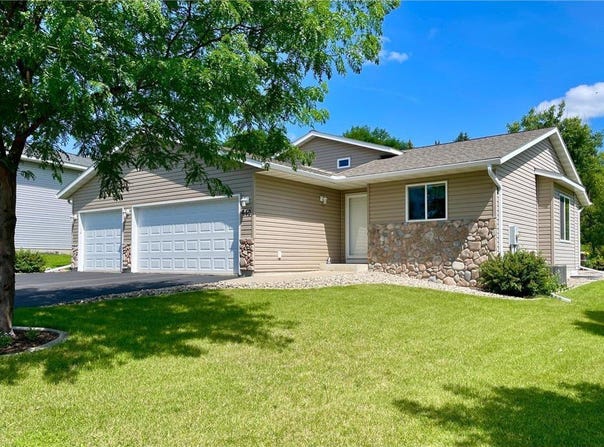 650 Texas Avenue NW, Hutchinson, MN 55350